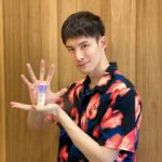Potter King Instagram - 問各位一個問題，你認為「愛」是什麼？ 有些人可能會說是時常想念，有些人會說忠貞不變。 但我覺得那些答案都不夠精確。 我認為真正的愛，是「噴水」。 愛一個人你會願意為對方付出，所以會流汗。 愛一個人對方難過時你會同理，所以會流淚。 愛一個人對方開心時你會開心，所以會笑哭 由此可以得出一個結論，真正的愛， 就是為對方噴很多水。 因為愛就像是水，滋潤靈魂、灌溉心靈， 是生命中不可或缺的元素！ 你有心愛的人嗎？趕緊向對方噴水吧！ 用這瓶【OZO mini 3 in 1 活氧噴霧】 一起在充滿愛和水的世界中噴射吧！😜💦 限量超早鳥 63 折👉https://r.zecz.ec/vyeV 💧好環保｜0 耗材，擺脫分裝瓶瓶罐罐 💧好攜帶｜隨手噴瓶，全天候消毒防護 💧好乾淨｜SGS 認證，99.9% 殺菌效果 💧好好用｜消毒x除味，多情境只要一瓶 💧好細緻｜超音波噴霧，水霧殺菌更高效 不管你是外食族，還是家中有小朋友， 出門在外最重要就是注意乾淨！ 用這瓶OZO mini 3 in 1 活氧噴霧， 即刻生成天然、無毒、高效殺菌活氧水， 讓你輕鬆做好消毒防護！ 我若出門在外也會帶這罐，方便好攜帶， 除了自己用之外，也能跟家人朋友一起用唷～ 【OZO mini 3 in 1 活氧噴霧】 限量超早鳥 63 折👉https://r.zecz.ec/vyeV 詳細資訊快上嘖嘖官網查詢
