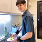 Potter King Instagram - 如果有人問你說： 「嘿，我這條手環被大師開過光，戴上就能獲得財運！」 那你會買嗎？ 我看過很多坊間賣開運手環的人， 都會說什麼大師開過光，號稱讓你前途風光， 一條一萬八，讓你一路發。 但若想要招好運， 請不要再相信那種沒有根據的說法了。 因為你們都戴錯了。 真想要招財好運，今後請戴這款： 【Byzoom Fitness 運動重量手環】👉https://r.zecz.ec/3tSr 俗話說健康就是財富！ 最大的好運，就是擁有健康的身體！🤩 若你平時是忙碌無法運動、較無運動習慣的人， 可以靠日常配戴此重量手環，增加負重來達成被動訓練，消耗熱量！ 若是有運動習慣的人，也可以選擇再加重1/2kg，能提升運動燃脂效率～ 無論是瑜珈、皮拉提斯、有氧、伸展、HIIT都可以使用唷😎 外觀造型時尚，還有三種顏色能夠自由搭配！ 材質是採用鋅合金，體積更小更耐用👍 兩段綁法讓你可以彈性調整配戴位置， 不管是手腳都能隨時輕鬆配戴！ 可拆可水洗，內層親膚親膚織帶清洗超方便！🥰 送禮自用兩相宜❤️ Byzoom Fitness 運動重量手環：https://r.zecz.ec/3tSr 早鳥價限時優惠！趕緊手刀下單，一起戴起來～ @byzoomfitness