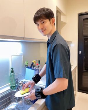 Potter King Instagram - 如果有人問你說：
「嘿，我這條手環被大師開過光，戴上就能獲得財運！」

那你會買嗎？

我看過很多坊間賣開運手環的人，
都會說什麼大師開過光，號稱讓你前途風光，
一條一萬八，讓你一路發。

但若想要招好運，
請不要再相信那種沒有根據的說法了。

因為你們都戴錯了。

真想要招財好運，今後請戴這款：
【Byzoom Fitness 運動重量手環】👉https://r.zecz.ec/3tSr

俗話說健康就是財富！
最大的好運，就是擁有健康的身體！🤩

若你平時是忙碌無法運動、較無運動習慣的人，
可以靠日常配戴此重量手環，增加負重來達成被動訓練，消耗熱量！

若是有運動習慣的人，也可以選擇再加重1/2kg，能提升運動燃脂效率～
無論是瑜珈、皮拉提斯、有氧、伸展、HIIT都可以使用唷😎

外觀造型時尚，還有三種顏色能夠自由搭配！
材質是採用鋅合金，體積更小更耐用👍

兩段綁法讓你可以彈性調整配戴位置，
不管是手腳都能隨時輕鬆配戴！
可拆可水洗，內層親膚親膚織帶清洗超方便！🥰

送禮自用兩相宜❤️
Byzoom Fitness 運動重量手環：https://r.zecz.ec/3tSr
早鳥價限時優惠！趕緊手刀下單，一起戴起來～

@byzoomfitness
