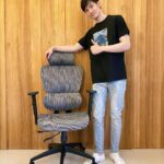 Potter King Instagram - 每位成功人士的背後，都有一張舒適的椅子😂 如果是和我一樣平時長時間坐在電腦前的朋友， 選張好椅子，真的是能幫助你久坐上比較不累🧐 這張【椅の職人-懸浮椅】與一般一片式椅背最大的不同， 就是多了獨立腰靠，能更有效支撐腰部，分散腰部壓力！ 加上椅墊的弧形設計，符合人體工學坐姿，讓你更舒適🤩 還能配合身高進行前後調整椅墊，使大腿不懸空👍 現在購買享有一年保固， 如有任何問題都能更換全新配件！ 到貨後若覺得坐起來不滿意，七天還能免費退換貨唷！ 趕緊買起來👉：https://japanchair.com.tw/波特王好帥