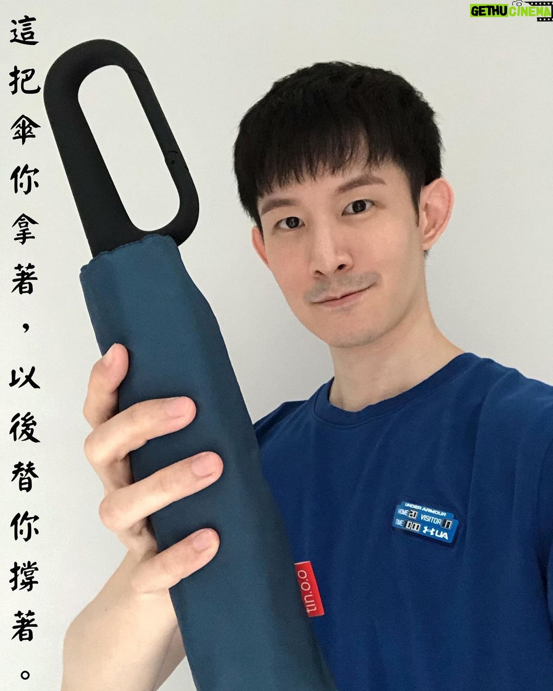 Potter King Instagram - 我撐著不是傘,是一種安全感。 夏天午後的天氣總是捉摸不定,常常突然就下起傾盆大雨! 滑到這篇貼文的觀眾務必留意,記得隨身帶傘~ 雨天要注意不能淋到雨,不然你會可愛到發芽! 讓波特王化身好傘王守護你! 夏天必備配件【好傘王 輕量8骨 專利環扣傘】 讓你走到哪,『扣』到哪! 大傘面兩人同行也沒問題,一起安心放傘! 產品特色: ★8骨超輕量限量版(396g)傘骨設計 ★獨家『1秒快乾布』:高密度隔絕雨水,傘布『瞬間快乾』! ★通過SGS防曬最高 UPF 等級:50+,100%阻絕紫外線 ★SGS防潑水最高等級 5 級:連續噴灑表面『無濕潤』亦『無小水滴附著』 ★SGS防雨水測試:於 610mm最高水位下噴水 5 分鐘,滲水< 0.1 克 ★登山環扣把手!新型專利字號:第112203989號 ★暢銷世界日,韓雜誌爭相報導! 無論是通勤上班,踏青,登山,健行,郊遊,騎車, 都能輕鬆攜帶此環扣傘! 超耐用材質同時兼具超輕量(396克), 還設計了獨特的『扣環把手』結構, 可以輕鬆快速地將傘掛在背包上或者其他合適的地方。 攜傘不用手拿傘,隨手一掛最自在~ 防曬、降溫,晴雨兩用大傘! 好傘王環扣傘,解放你的雙手:https://tinoo.co/波特王好帥推薦 ✨現領現折>加入好傘王新會員立即再獲得折扣碼$50 【波粉限定福利】 只要按讚並分享此IG貼文到限時動態+留言@2位朋友 就有機會免費獲得1支環扣傘~ 將於2023/08/02抽出5位幸運兒! 趕緊留言參加吧🤩 我臉書粉專平台也抽5位唷! 兩邊都留言參加中獎機率更高~