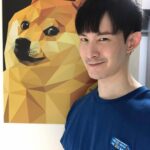 Potter King Instagram – 這兩天因為好油案的新聞，有觀眾私信詢問我怎麼看？
這話題跟特報也沒關係，本來是也沒想發文討論，
畢竟這種事還能怎麼看？就笑著看啊！哈哈哈哈哈

好油自導自演被抓，作為一個吃瓜群眾當然是想說3好加1好，活該。

但因為事件裡面提到了Surfshark VPN，
也有網友問我對方怎麼用VPN還被抓？

作為長期使用VPN的用戶兼被贊助的創作者，這部分我得講幾句。

先聲明不是要鼓勵大家拿來做壞壞的事，
不過這事件真的和Surfshark沒關係。

各位可以細看一下新聞報導，
內容是說許某自以為用VPN可以跳接IP不會被查到，
但關鍵是他原始登入的電子足跡，早就暴露他的所在地。

更白話一點來說就是，資安知識不足。
該帳號以前曾在沒使用VPN的狀態登入過，
因此檢警只要獲得帳號完整活動紀錄，自然可以反查到。

而遇到重大案件時，平台通常也的確會配合提供檢警調閱資料。

雖然有心要避的話，真的也是有其方法。
只是就不在這把詳細步驟寫出來了，畢竟工具是看人用的。
像刀一樣，有些人用來料理美食，有些人用來傷人。