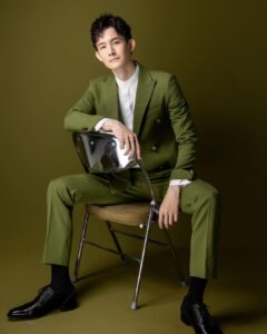 Potter King Instagram - 今天生日🎂我要來許願 祝喜歡我的觀眾朋友每天都好心情🎉 祝傷害我的都能找到獸醫治癒病情😇 祝七月壽星們生日快樂啦！ 📷：@le_she_studio 造型：@miuny_makeup_ 西裝：@cscraftsir