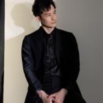 Potter King Instagram - 穿得一身黑， 是為了要暗中保護妳。 📷：@le_she_studio 造型：@miuny_makeup_ 西裝：@cscraftsir #樂攝影像工作室 #攝影師很會拍 #而且幹話比我還多