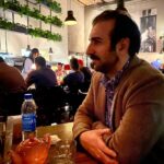 Poulad Kimiayi Instagram - بجوشید بجوشید که ما اهل شعاریم بجز عشق بجز عشق دگر کار نداریم در این خاک، در این خاک در این مزرعه پاک بجز عشق، بجز مهر دگر بذر نکاریم#قهوه☕ #عصرانه_خوشمزه #coffetype #كافه_تايپ