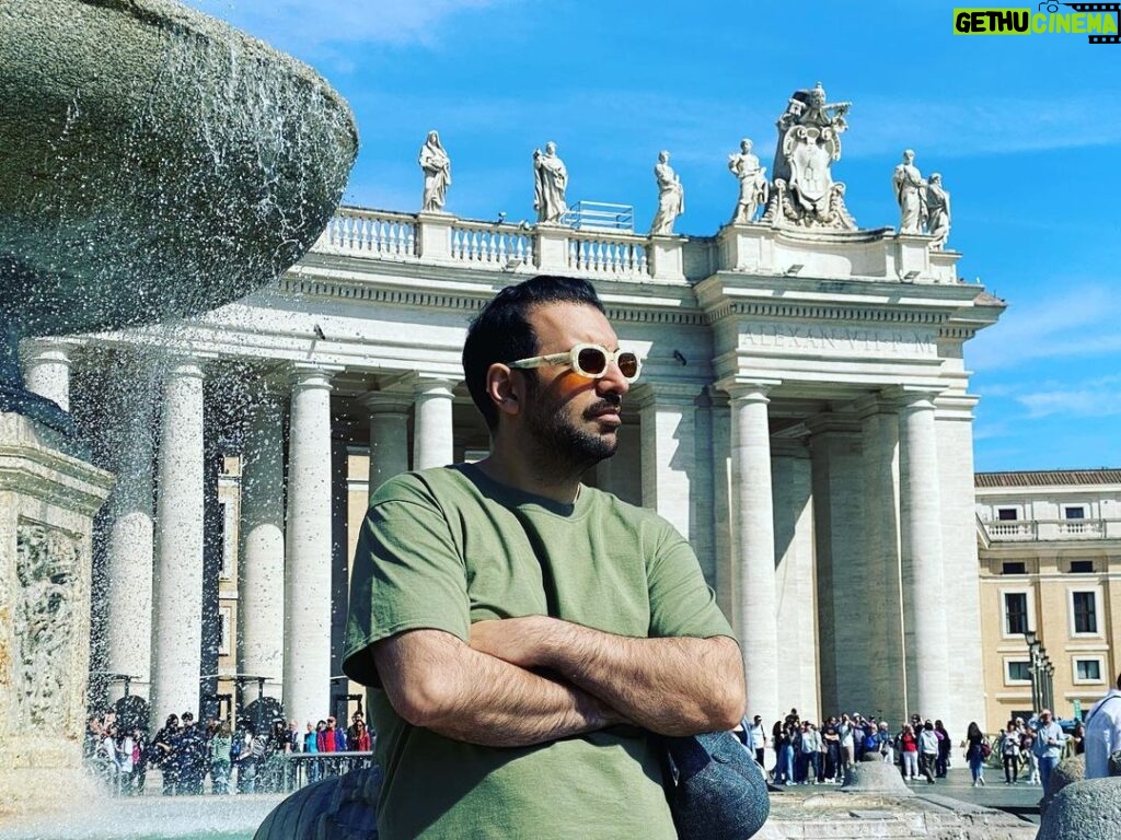 Poulad Kimiayi Instagram - انسان امروز تنها است بین میادین عظیم و کوچک نشان دادن خود در مقابل ساخته خود و هر روزاز خدا دور تر شده #واتیکان #vatican Vatican City, Rome