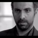 Poulad Kimiayi Instagram - منوچهر اسماعیلی یک صدا نبود بلکه خاطرات شنیداری سینما بود با صدای او هر فیلمی ما رو به گذشته میبرد چه فیلم دیدن کیف داشت با صدای او افتخار این رو داشتم که چهره من با صدایش دیده بشه تا آخرین قهرمانی ایرانی باشد با صدای او اینستگرام ما دیگه شده دفترچه خاطرات چهره های بزرگ یک کشور روحش شاد و یادش گرمی #منوچهراسماعیلی #⚫️