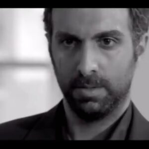 Poulad Kimiayi Instagram - منوچهر اسماعیلی یک صدا نبود بلکه خاطرات شنیداری سینما بود با صدای او هر فیلمی ما رو به گذشته میبرد چه فیلم دیدن کیف داشت با صدای او افتخار این رو داشتم که چهره من با صدایش دیده بشه  تا آخرین قهرمانی ایرانی باشد  با صدای او  اینستگرام ما  دیگه شده دفترچه خاطرات چهره های بزرگ یک کشور  روحش شاد و یادش گرمی #منوچهراسماعیلی #⚫️