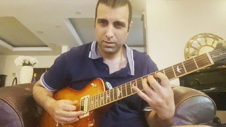 Poulad Kimiayi Instagram - Lunar Blues 🎸 #guitar#bluesrock #music #funwithmusic #pouladkimiai #پولادکیمیایی