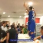 Poulad Kimiayi Instagram - از صمیم قلب خوشحالم اس اس همیشه قهرمان بار دیگر قهرمان شد پاینده تاج تبریک به همه استقلالی ها شیره فرهاد مجیدی دمت گرم همیشه باورت داشتم و ممنون از همه بچه ها دل مارو شاد کردین ممنون از تمام زحماتتون💙💙💙🍻🍻🍻🏆🏆🥇🏵⚽️⚽️#قهرمان#اس_اس #تاج #استقلال #فرهادمجیدی @farhaddddddd