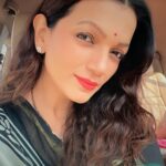 Prachee Shah Instagram - … दुनिया किसी के प्यार में जन्नत से कम नहीं ❤️ . . #mood #ghazal #love #mehdihassansahab #favourite #simply #me #carselfie #pracheeshahpaandya