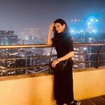 Prachee Shah Instagram - Don’t get dulled by the lights around you … just rise up, and shine brighter than the rest ✨ . . ( I know we are getting into 2024 soon , but 90’s music is nostalgic ❤️🎶) . #love #music #90s #mood #shinebright #pracheeshahpaandya