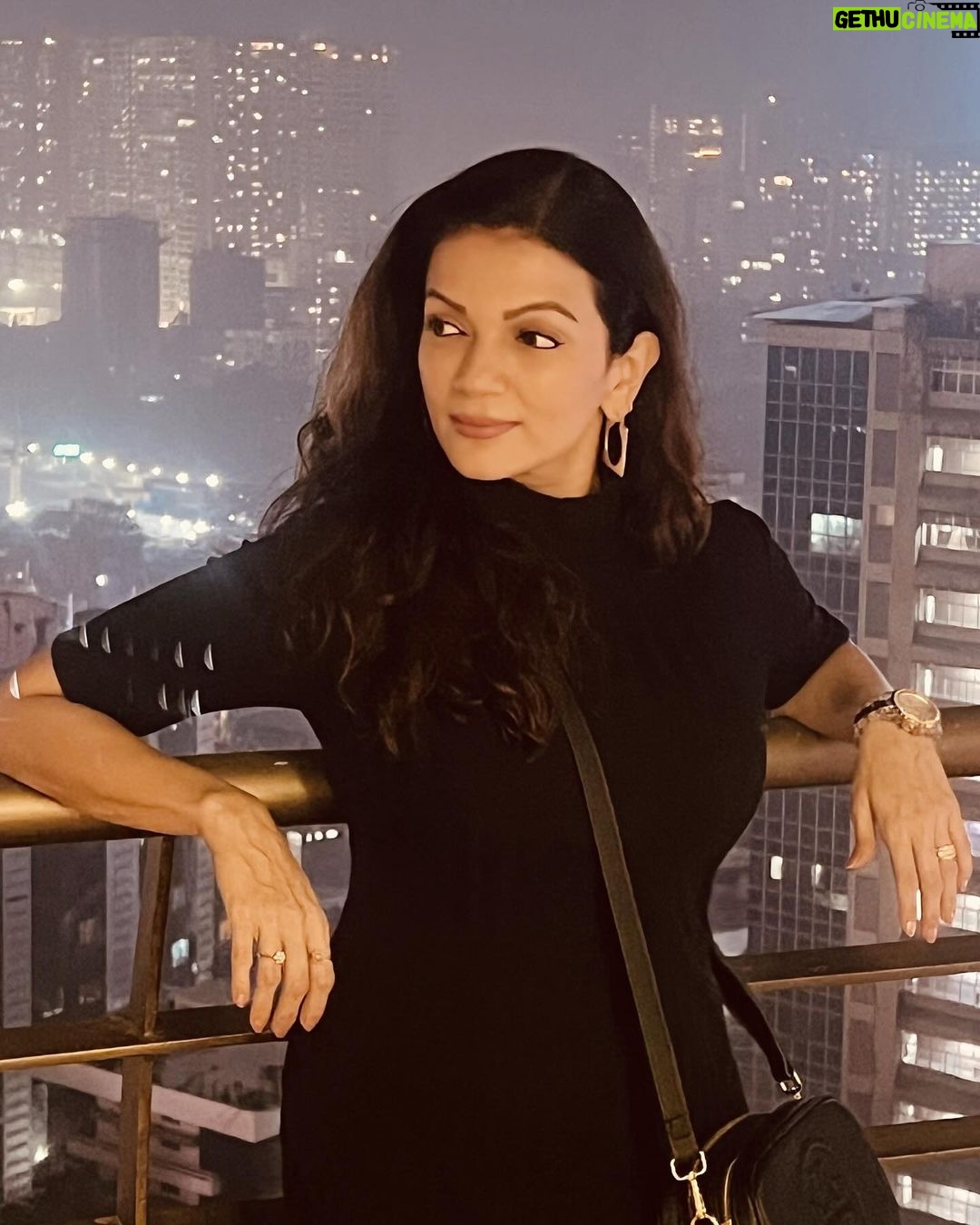 Prachee Shah Instagram - Don’t get dulled by the lights around you … just rise up, and shine brighter than the rest ✨ . . ( I know we are getting into 2024 soon , but 90’s music is nostalgic ❤️🎶) . #love #music #90s #mood #shinebright #pracheeshahpaandya