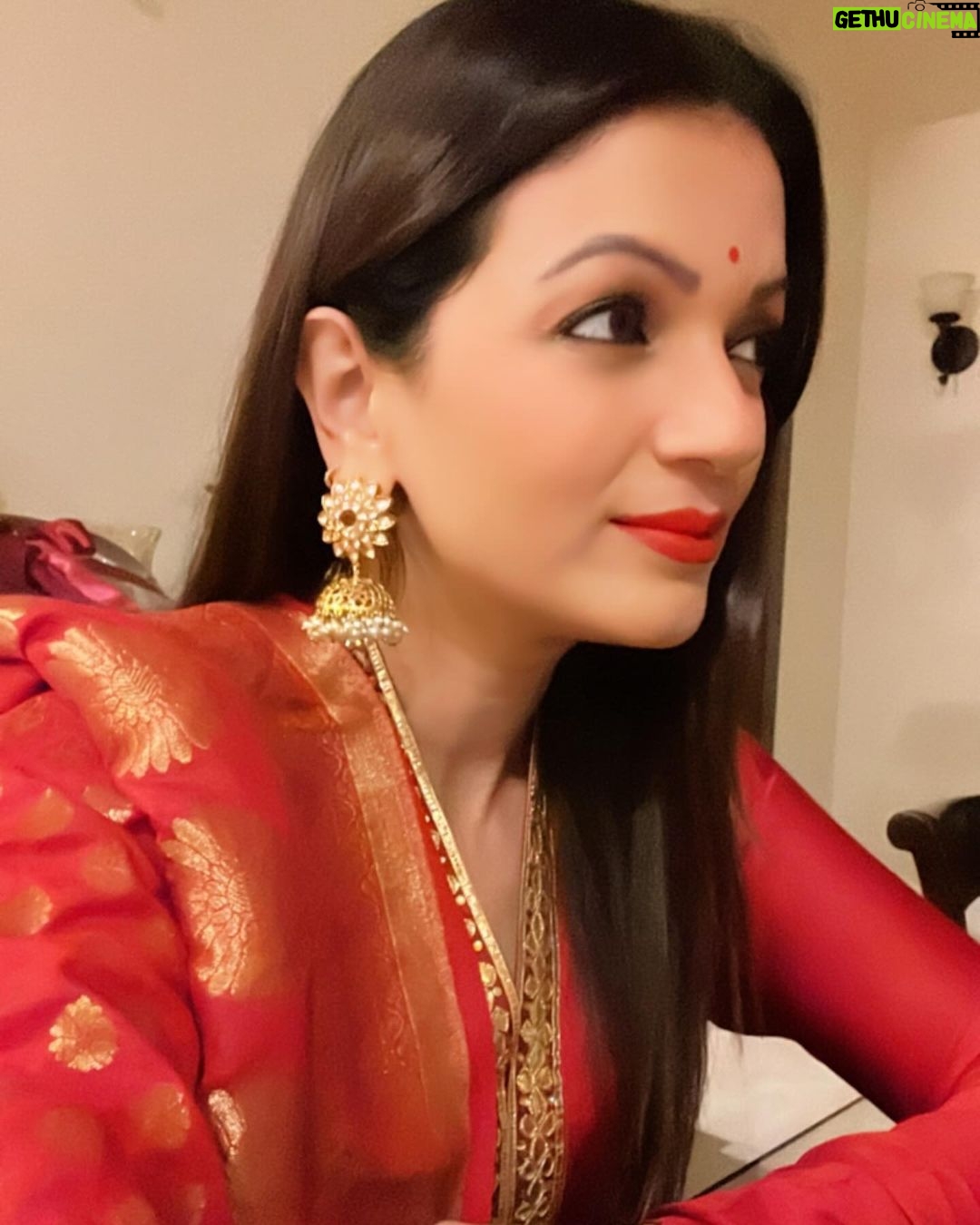 Prachee Shah Instagram - It’s the most wonderful time of the year ❤️❤️❤️ . . #merrychristmas #december #favouritemonth #red #christmas #pracheeshahpaandya #selfies