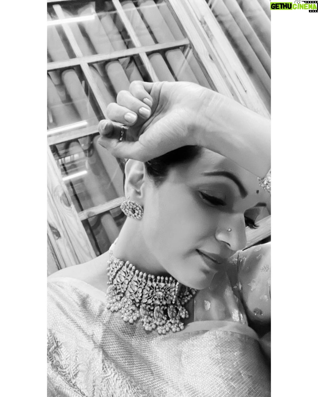 Prachee Shah Instagram - In a coloured world, the only real perspective… Black and White 🖤🤍🖤 . . #blackandwhite #picture #mood #pracheeshahpaandya #shootdiaries