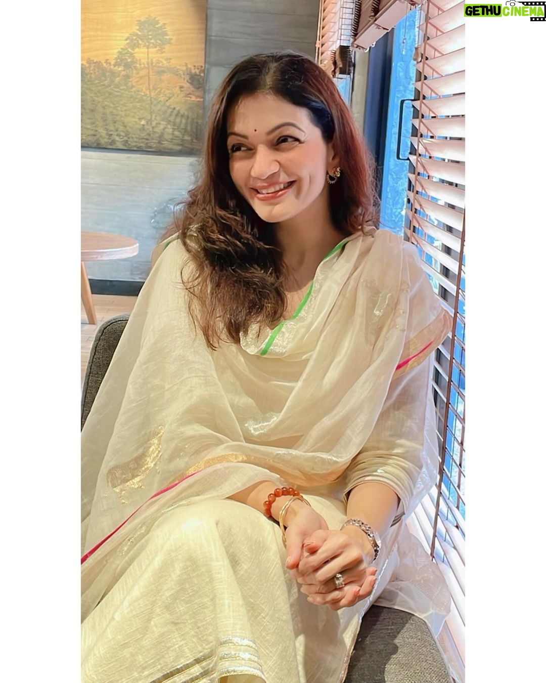 Prachee Shah Instagram - … What you can’t control , should not control you ☺️ . . #smilemore #letgo #onelife #inthemoment #livesimply #dowhatmakesyouhappy #pracheeshahpaandya