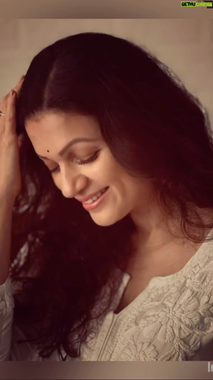 Prachee Shah Instagram - Feeling the vibe ❤️ In love with this track 🎵❣️🎵 Wish there was a female version of it … ….जैसे पहले दफा कोई पागल हुई .. हुई मैं ..☺️ . . #huamain #love #reelitfeelit #madness #simply #me #pracheeshahpaandya