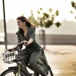 Prachee Shah Instagram - Fun in between shots … remembering the Child in my Hood 😃❤️😃 . . #inbetweenscenes #shoot #life #happiness #childhoodfeels #justforfun #lovethisong #cycling #riverfrontahmedabad #pracheeshahpaandya 📸~ @parthpujara_