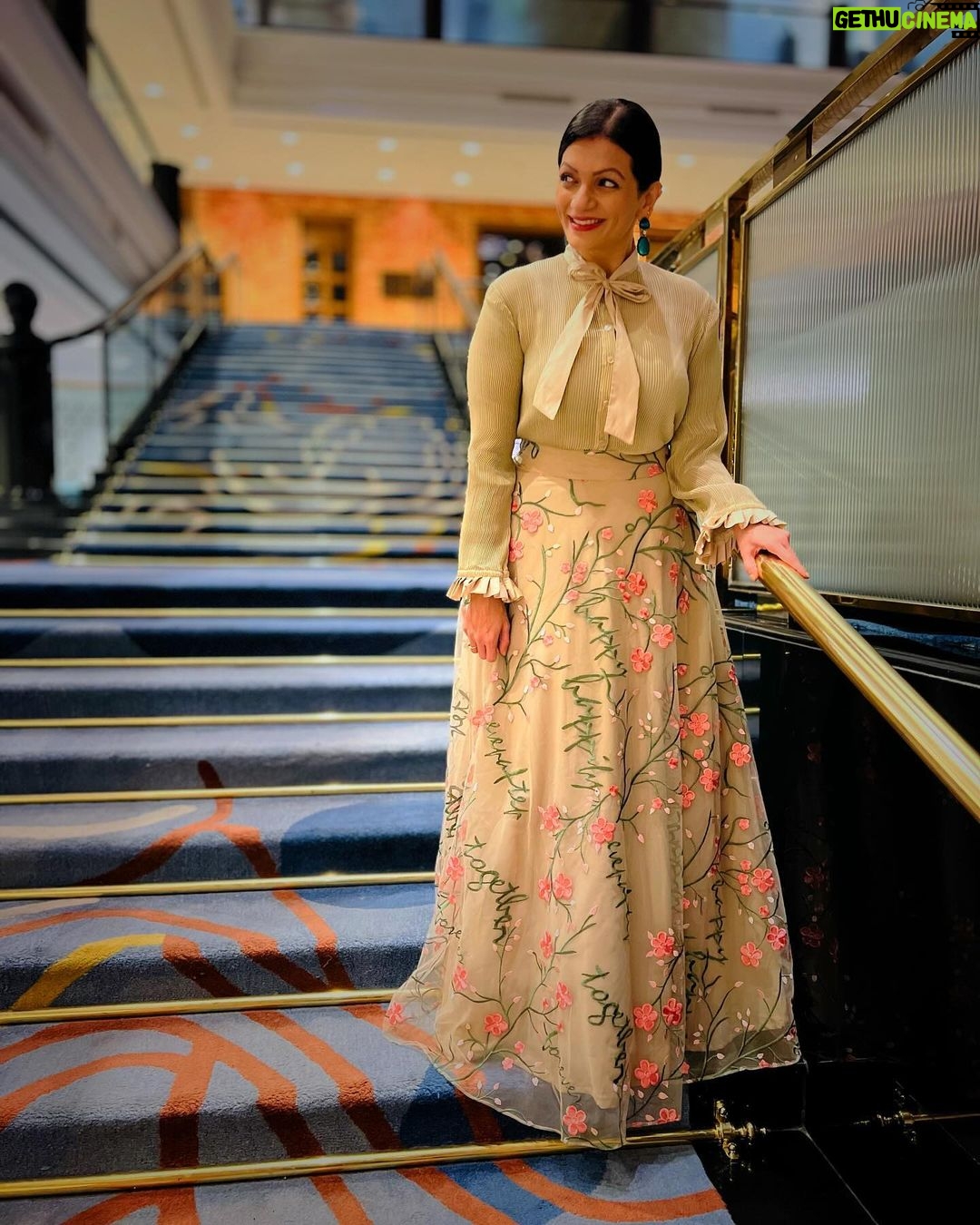 Prachee Shah Instagram - … In love… forever ❤️ . @elleindia #ellelist2023 Thank you @ramonasworld @unzoend Outfit & jewellery ~ @amybillimoria Hair ~ @thrixandco #lifeisbeautiful #eventdairies #pracheeshahpaandya