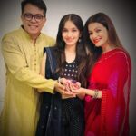Prachee Shah Instagram – Light is the only thing that can dispel darkness . May it keep shining bright within all of us . Happy Diwali from all of us to all of you 🪔🪔🪔
.
#happydiwali #happiness #love #light #gratitude #divine #grace #festival #diwali #vibes