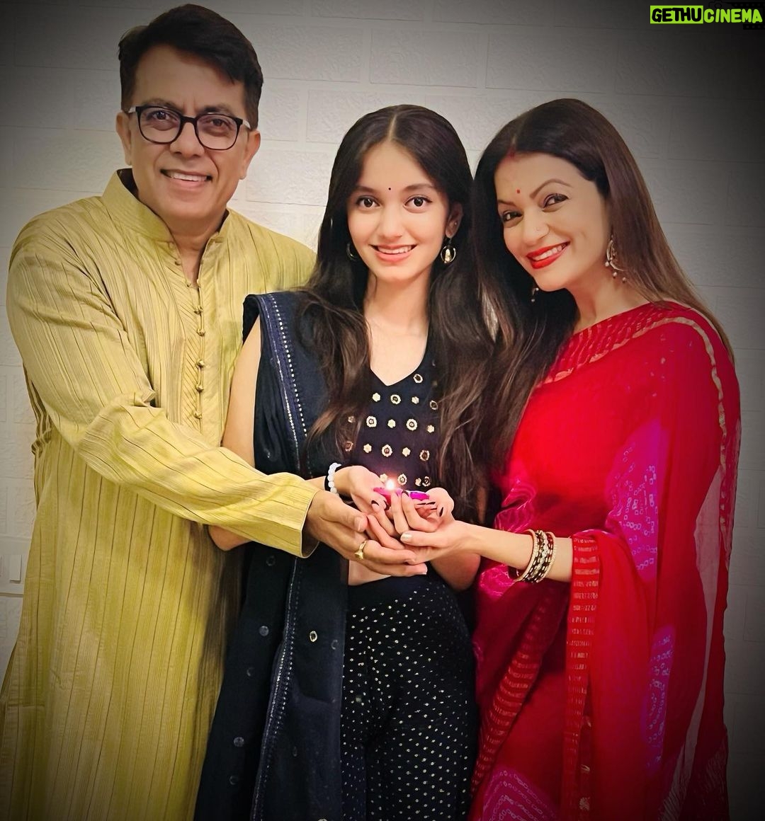 Prachee Shah Instagram - Light is the only thing that can dispel darkness . May it keep shining bright within all of us . Happy Diwali from all of us to all of you 🪔🪔🪔 . #happydiwali #happiness #love #light #gratitude #divine #grace #festival #diwali #vibes
