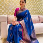 Prachee Shah Instagram - In this world’s constantly changing attire … never give up on your values 😇 . नवरात्रि की शुभकामनाएं 🙏 . #tradition #values #change #classic #saree #sareelove #sareelover #indian #kanjeevaram #silk #foreverlove #pracheeshahpaandya #eventdiaries #anchor #emcee #iocsession #nmaccindia #happynavratri Make up ~ @kiran.parmar.921 Hair~ @saroj_kadam Saree ~ @minivhatkar