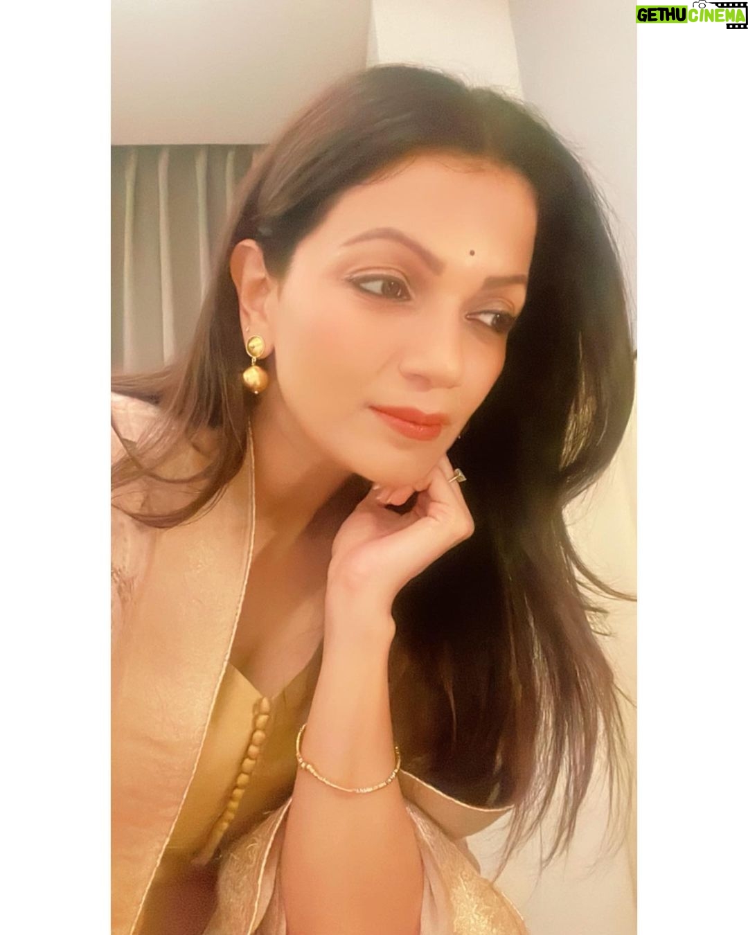 Prachee Shah Instagram - When the light touches your soul β¨ . πΆππΆ