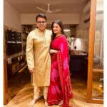 Prachee Shah Instagram - It’s been 18 years of being married , and 22 years of togetherness ❤️ and they sure went by in a blink ! Thank you Universe for the sweetness … ! I love you , and I love the way we understand each others silences , even when we are talking 😂 ( not to be missed - the last pic - a valentines card that I gave ‘him’ back in 2002❣️ & the soundtrack 😇) Happy anniversary @vishwaspaandya 🤗❤️ #happyanniversary