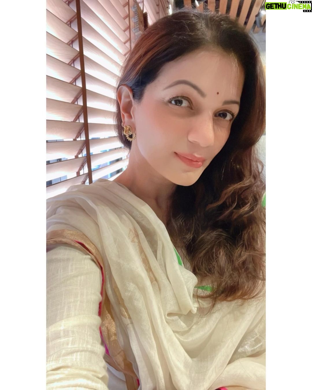 Prachee Shah Instagram - … What you can’t control , should not control you ☺️ . . #smilemore #letgo #onelife #inthemoment #livesimply #dowhatmakesyouhappy #pracheeshahpaandya