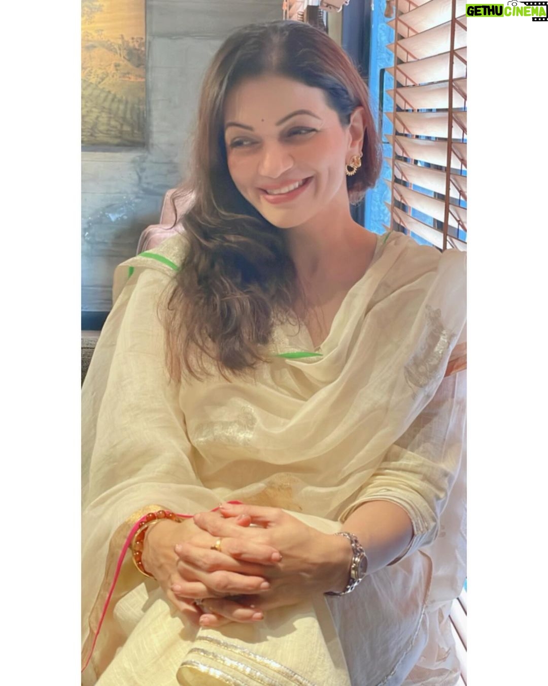 Prachee Shah Instagram - … What you can’t control , should not control you ☺️ . . #smilemore #letgo #onelife #inthemoment #livesimply #dowhatmakesyouhappy #pracheeshahpaandya