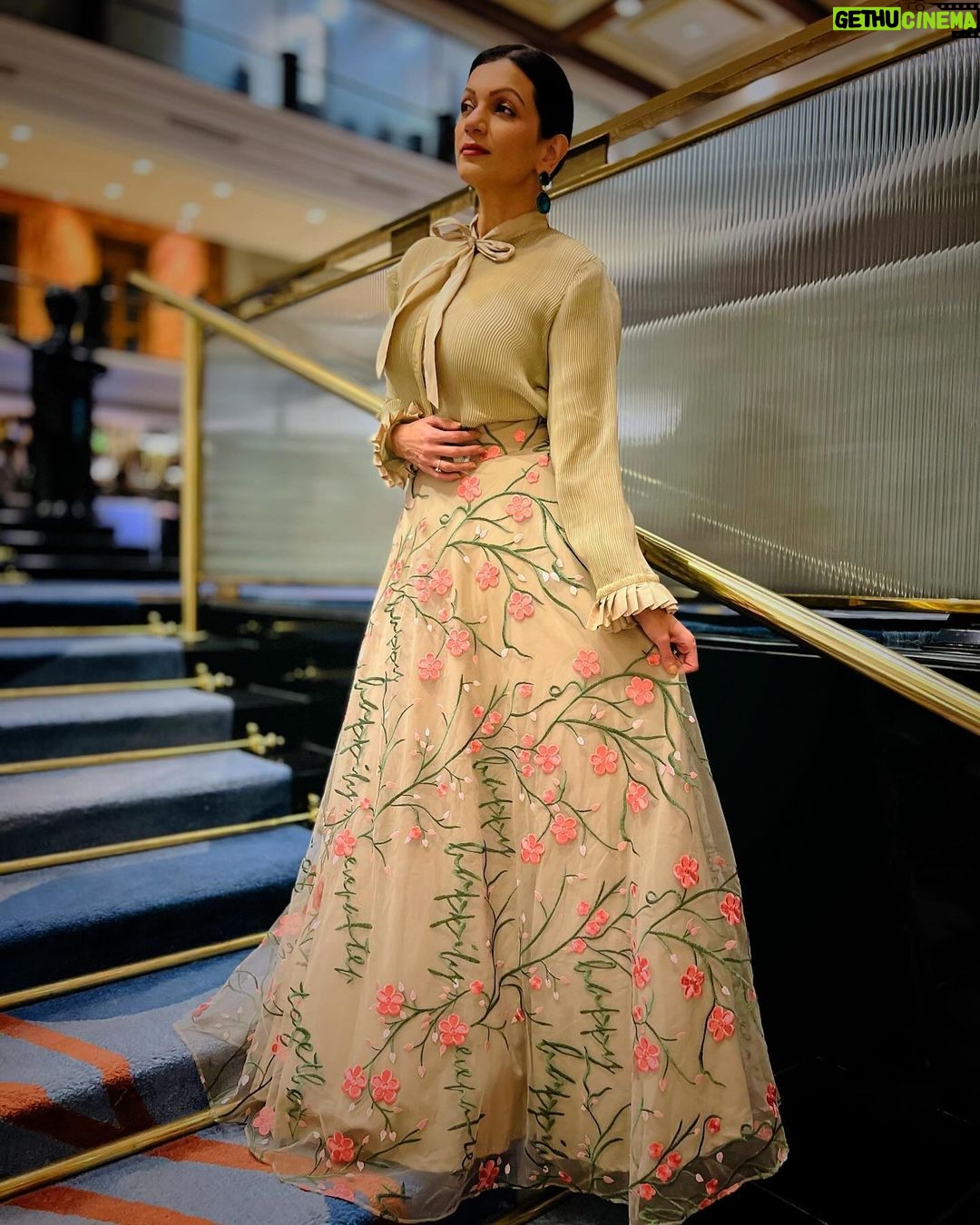 Prachee Shah Instagram - … In love… forever ❤️ . @elleindia #ellelist2023 Thank you @ramonasworld @unzoend Outfit & jewellery ~ @amybillimoria Hair ~ @thrixandco #lifeisbeautiful #eventdairies #pracheeshahpaandya