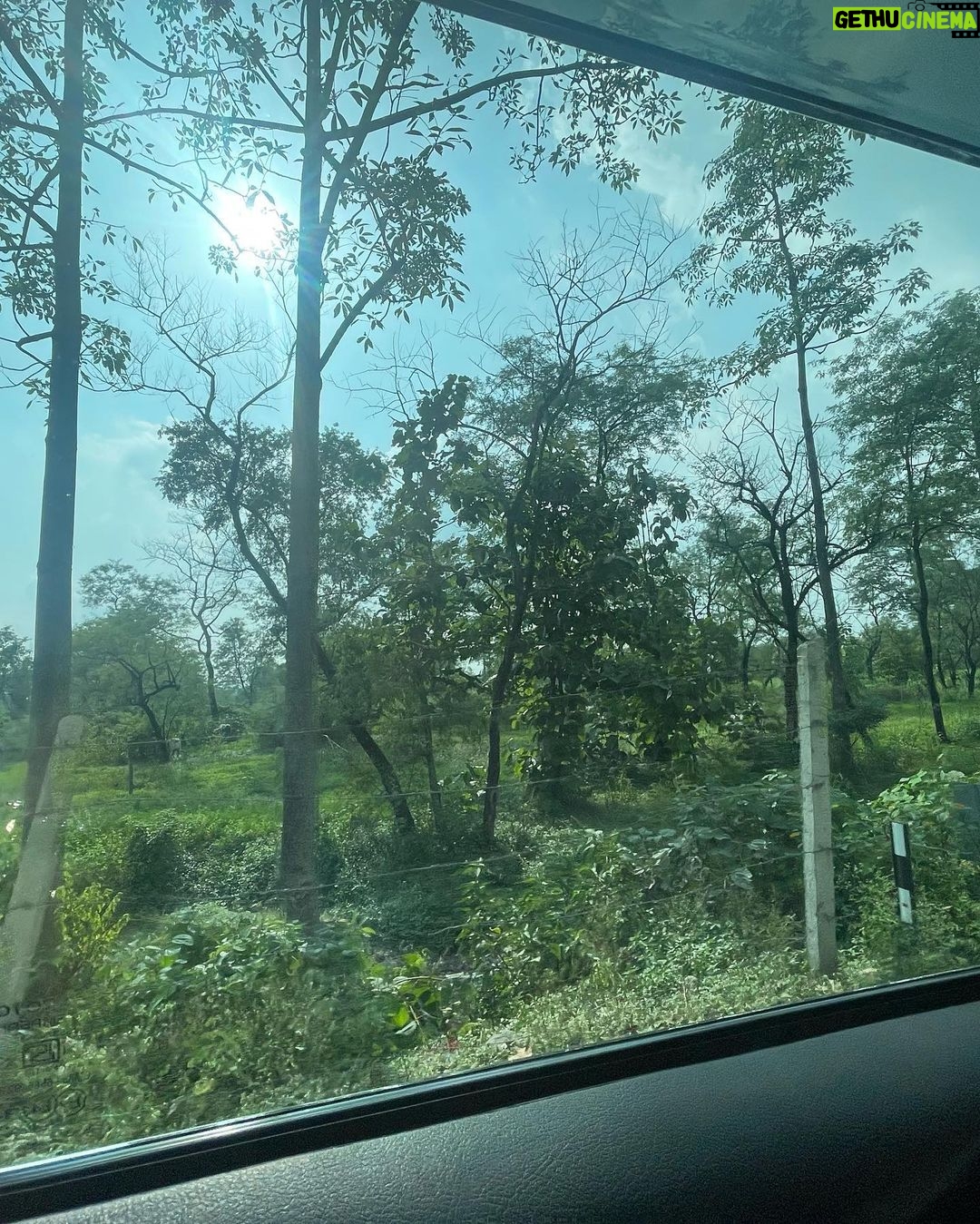Prachee Shah Instagram - To Enter the field , Enter a Similar State … ☀️ ☀️ #energy #frequency #vibrations #mood #stateofmind #pracheeshahpaandya