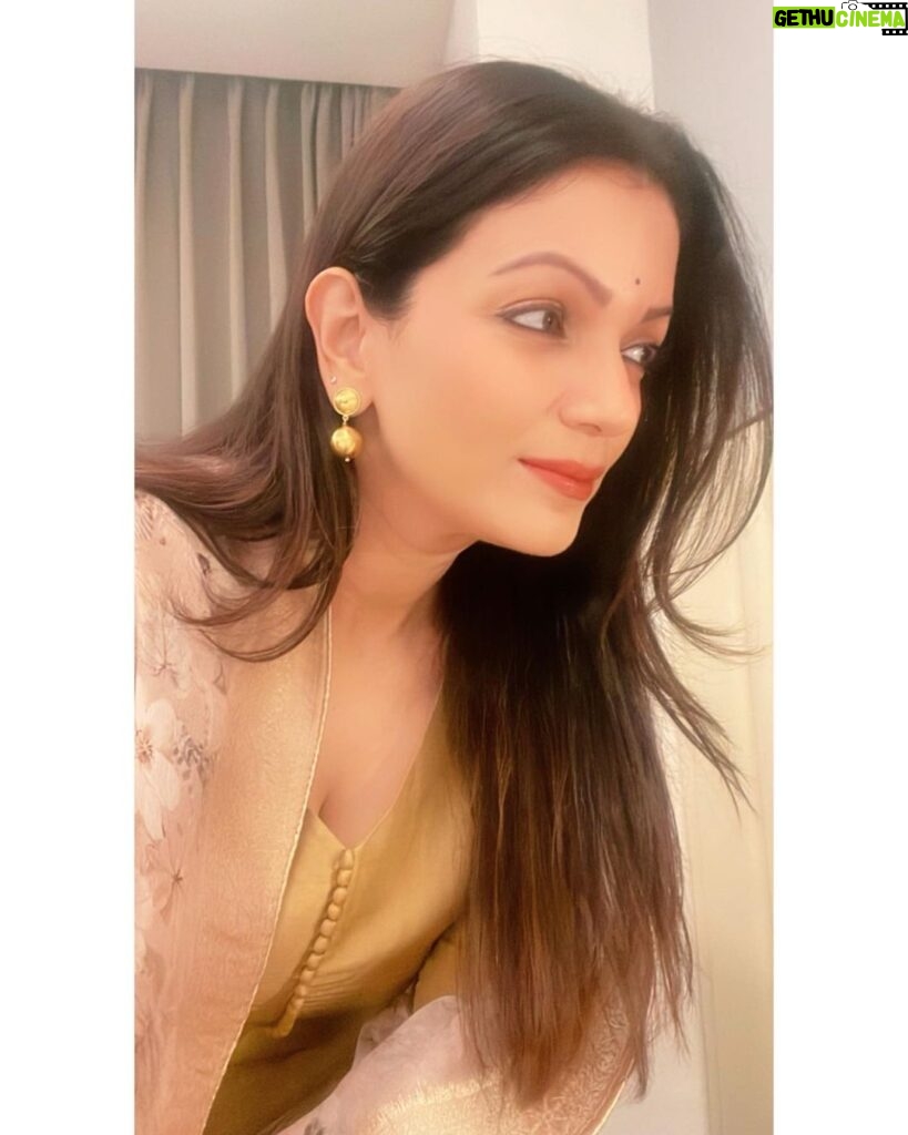 Prachee Shah Instagram - When the light touches your soul ✨ . 🎶💛🎶