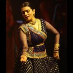Prachee Shah Instagram - … कथा कहे सो कथक 😇 … storyteller of a classical kind. Blessed to have performed for the Swami Haridas music & dance festival in Vrindavan with my amazing team of accompanying artists @yashwant_vaishnavofficial @mrinalupadhyay @farooquelatif @sangeetalahiri_vocalist . . #blessed #kathakdancer #actor #pracheeshahpaandya #onstage #live #performance #kathak #swamiharidastansensangeetnrityamahotsava #vrindavan