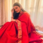 Prachee Shah Instagram – …
Look back at how far you’ve come from where you started… your story will always inspire you to move ahead … 💕
.
.
#happysankranti #sareelove #saree #kanjiavaram #silk #pracheeshahpaandya 
.