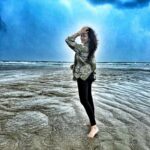 Prachee Shah Instagram - Eves … of everything bring a sense of anticipation and a slight remorse of some sort of an ending… it’s like that in-between feeling of where the sky meets the earth … a place where the sun sets … yet the moon rises to brighten up the night sky … 2023 has had its ups and downs … but lets walk into 2024 with gratitude and a prayer, wherein each month will be fighting a close contest … to finish better… every day will bring us abundance by the hour… and empathising with humanness every second … will be the new normal 😇❤️ . . #newyearseve #2023 #gratitude #love #hope #happiness #peaceful #newyear #newyear2024 #pracheeshahpaandya