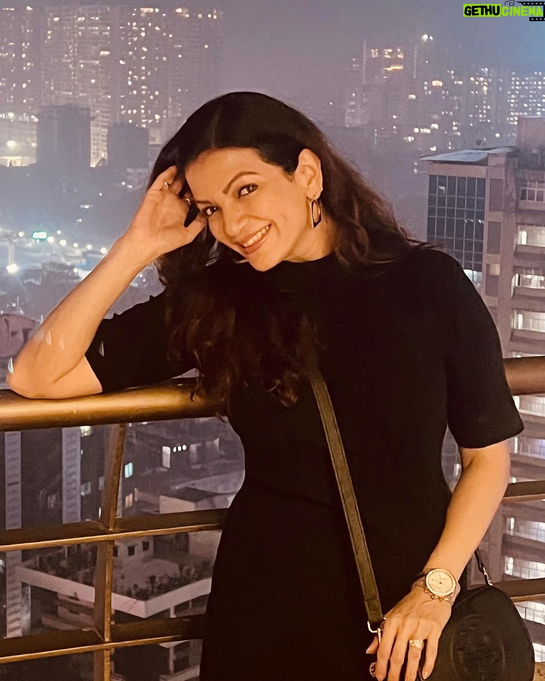 Prachee Shah Instagram - Don’t get dulled by the lights around you … just rise up, and shine brighter than the rest ✨ . . ( I know we are getting into 2024 soon , but 90’s music is nostalgic ❤️🎶) . #love #music #90s #mood #shinebright #pracheeshahpaandya