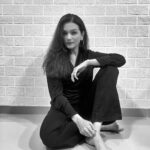 Prachee Shah Instagram - Moments in between … where life actually resides . . . Don’t miss the 4 th pic ~ my handwritten thought ☺️ . #blackandwhite #myhandwriting #mood #life #moments #thoughts #thesecret #pracheeshahpaandya