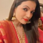 Prachee Shah Instagram - It’s the most wonderful time of the year ❤️❤️❤️ . . #merrychristmas #december #favouritemonth #red #christmas #pracheeshahpaandya #selfies