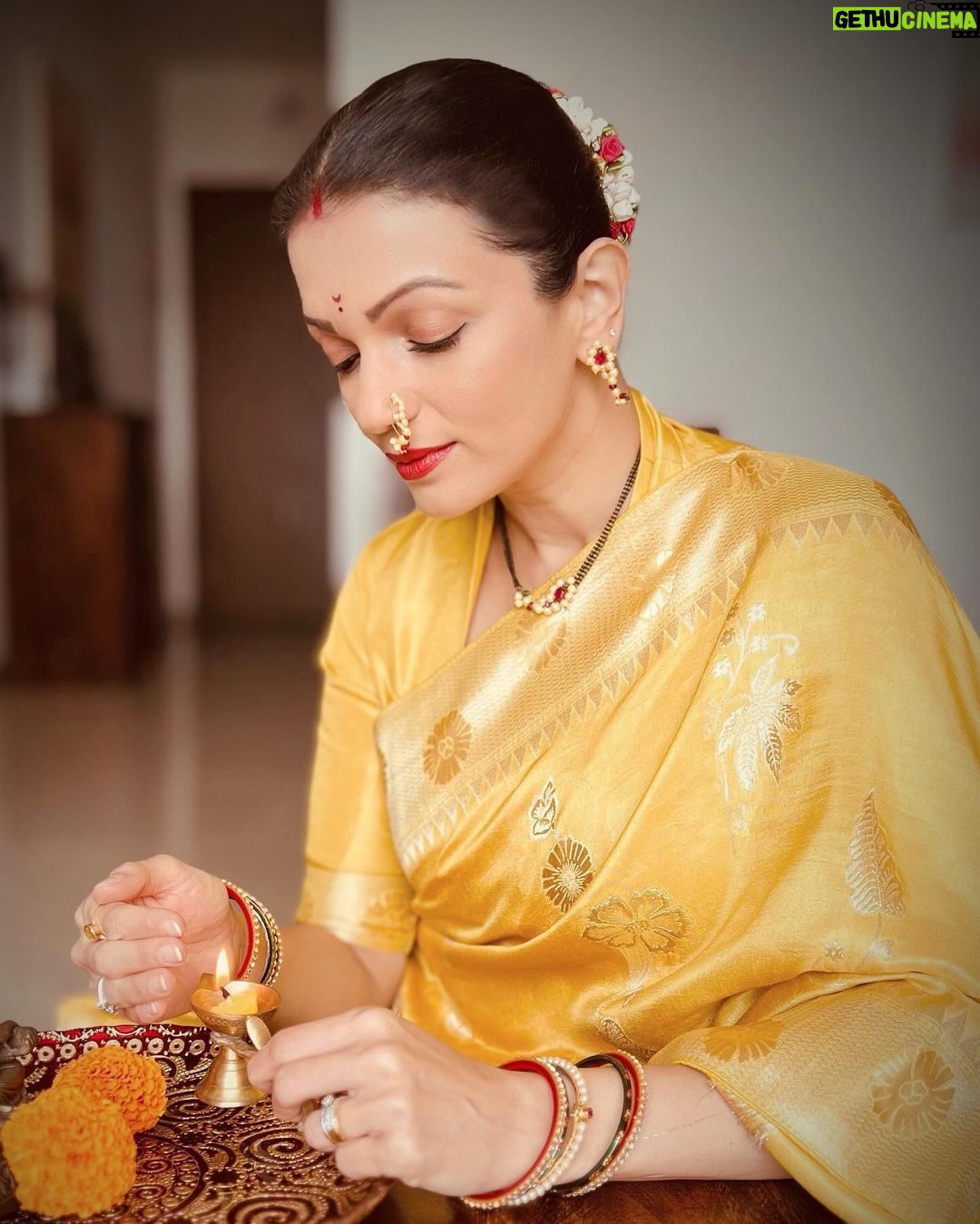 Prachee Shah Instagram - … बसंत पंचमी की शुभकामनाएँ 🙏 Happy Basant Panchami to all 🌼 Let’s begin our day with a Saraswati Vandana and bow to the goddess of knowledge in prayer 🙏 . #happybasantpanchami