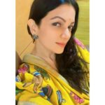 Prachee Shah Instagram - … ज़िंदगी जब भी तेरी बज़्म में लाती है हमें ..💛 . . #mood #simply #me #pracheeshahpaandya #kalamkari