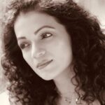 Prachee Shah Instagram - … December state of mind ❤️❤️ . Stay …🎶 . #mood #december #favourite #besttimeoftheyear #birthdaymonth #haircurled #pracheeshahpaandya 📷 Headshot ~ @jayeshshethofficial @muskaansmakeupandhair
