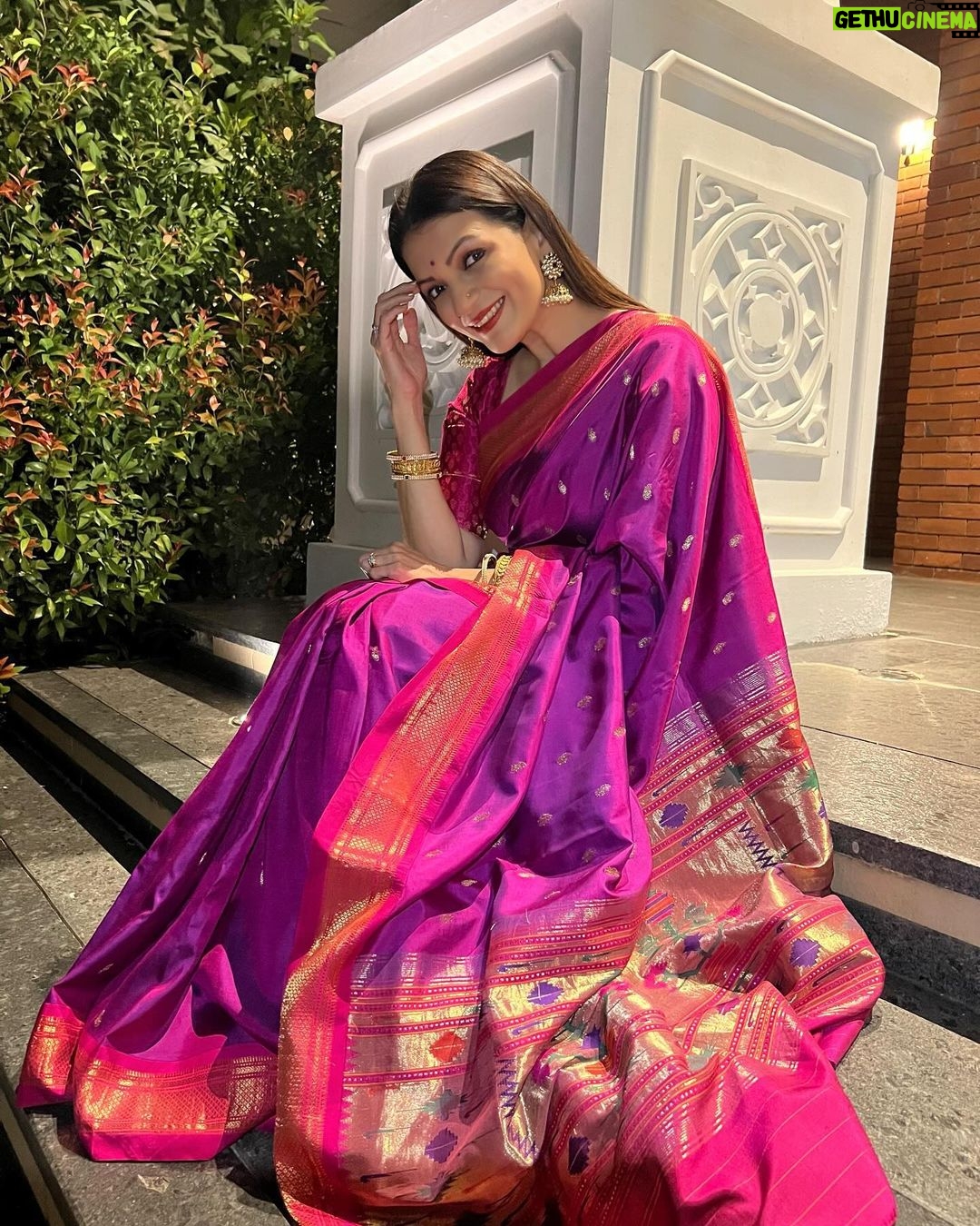 Prachee Shah Instagram - … इश्क़ 💕 . . #mood #favourite #ghazal #love #sareelove #paithani #saree #happy #me #pracheeshahpaandya