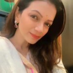 Prachee Shah Instagram - Valentine’s Day isn’t just about loving others; it’s a celebration of self-love too. Embrace your own company, cherish your self-worth, and remember that the most important relationship you will ever have is the one with yourself first. Today, vow to love yourselves a little more ❤️ . . #valentinesday #selflove #selfie #pracheeshahpaandya