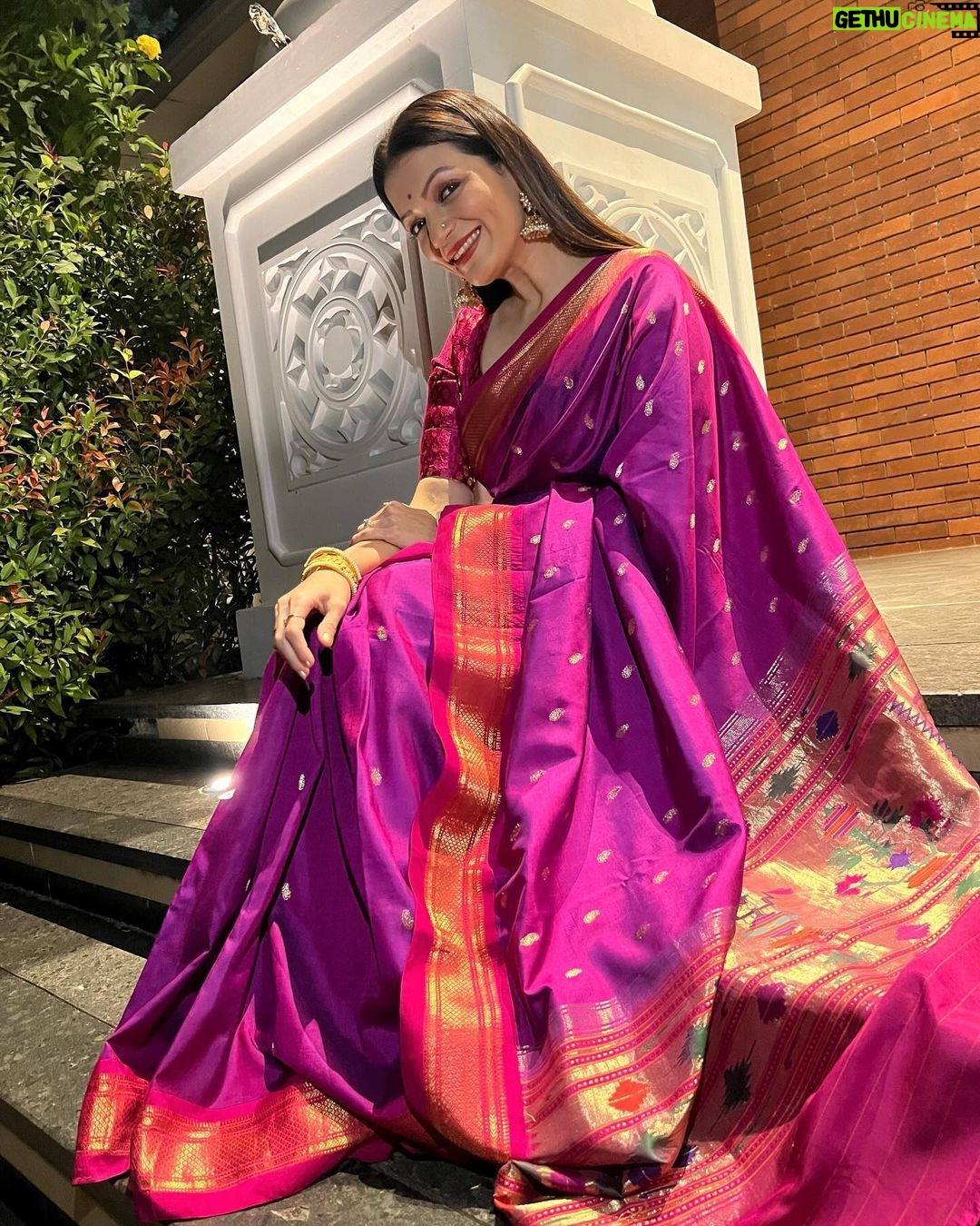 Prachee Shah Instagram - … इश्क़ 💕 . . #mood #favourite #ghazal #love #sareelove #paithani #saree #happy #me #pracheeshahpaandya