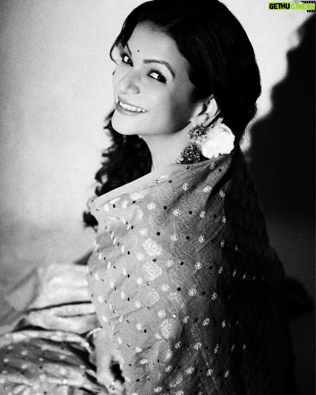Prachee Shah Instagram - … बन के तितली दिल उड़ा उड़ा उड़ा है कहीं दूर….❣️ . . #manifest #dreams #pracheeshahpaandya
