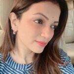 Prachee Shah Instagram - … क्या कहे दिल से... धड़कनें पागल सुन लो क्या बोले... सांसों की हलचल 💙 . . #mood #selfies #pracheeshahpaandya