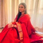 Prachee Shah Instagram – …
Look back at how far you’ve come from where you started… your story will always inspire you to move ahead … 💕
.
.
#happysankranti #sareelove #saree #kanjiavaram #silk #pracheeshahpaandya 
.