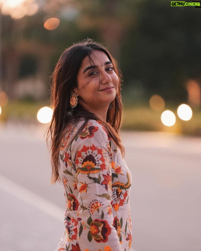 Prajakta Koli Instagram - 🌏💜 …. 📷- @roverdiaries_ Outfit by @baisegaba Dubai, UAE