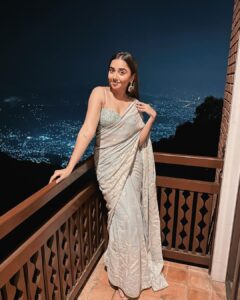 Prajakta Koli Instagram - Testo chiso chhaina. 🥶 … Saree and earrings by @anitadongre 🤍 Chandragiri चन्द्रागिरी